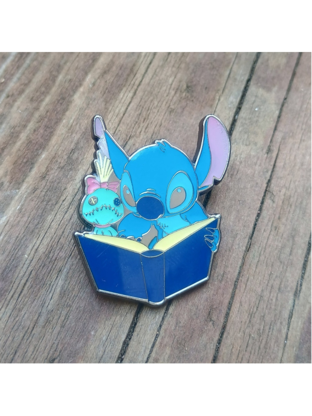Loungefly Disney Stitch & Scrump Stitch Reading A Book Pin
